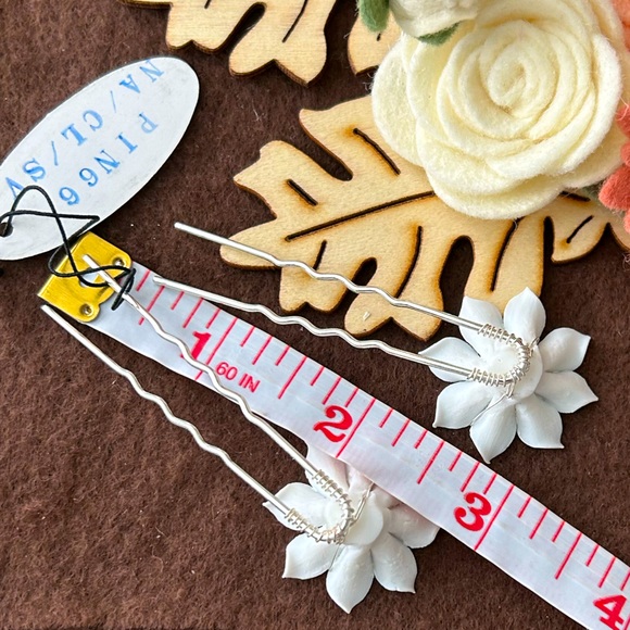 NWT Ceramic Ivory Flower Hair Pins Set of 2 - Picture 5 of 7